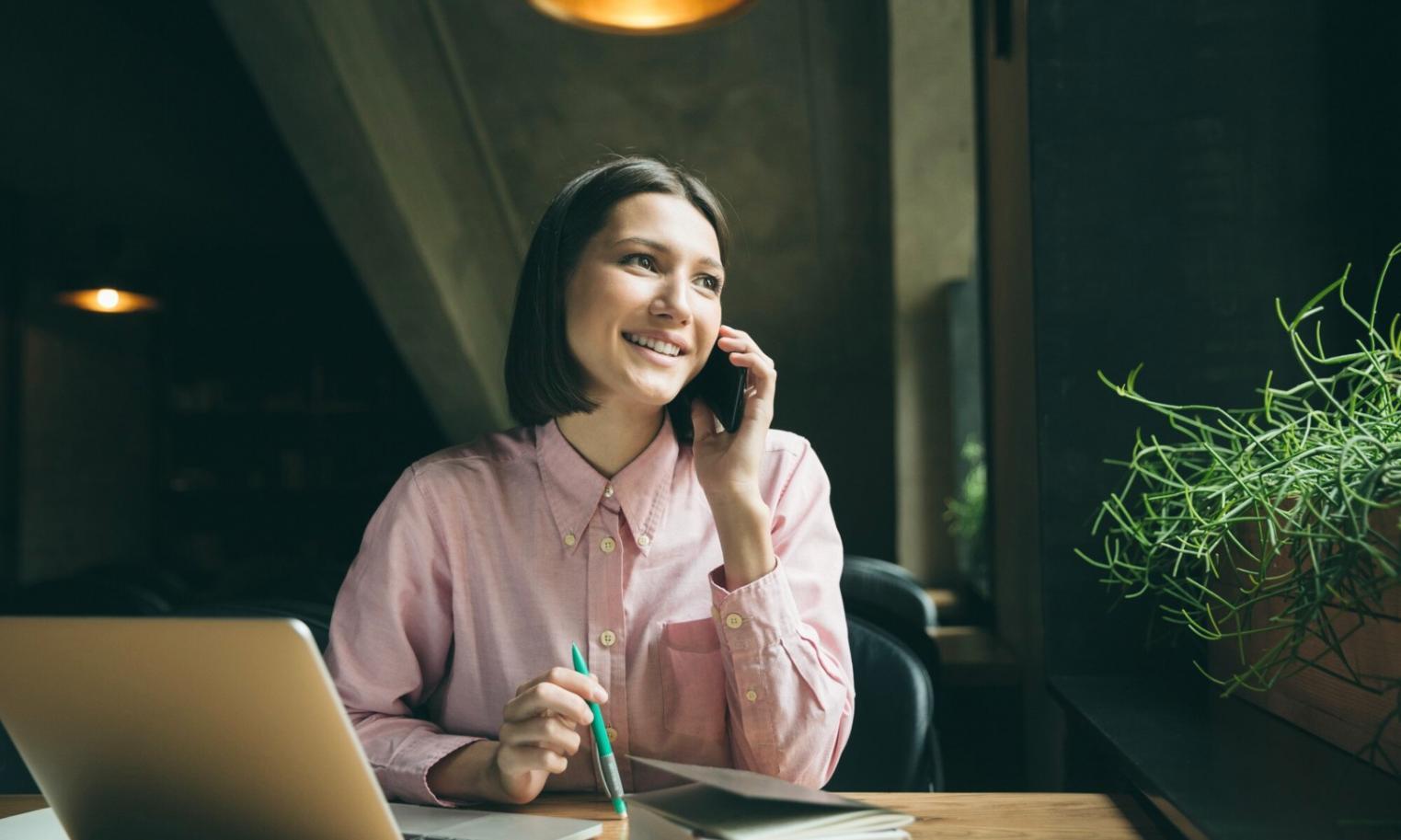 Kursteilnehmer bei der praktischen Arbeit